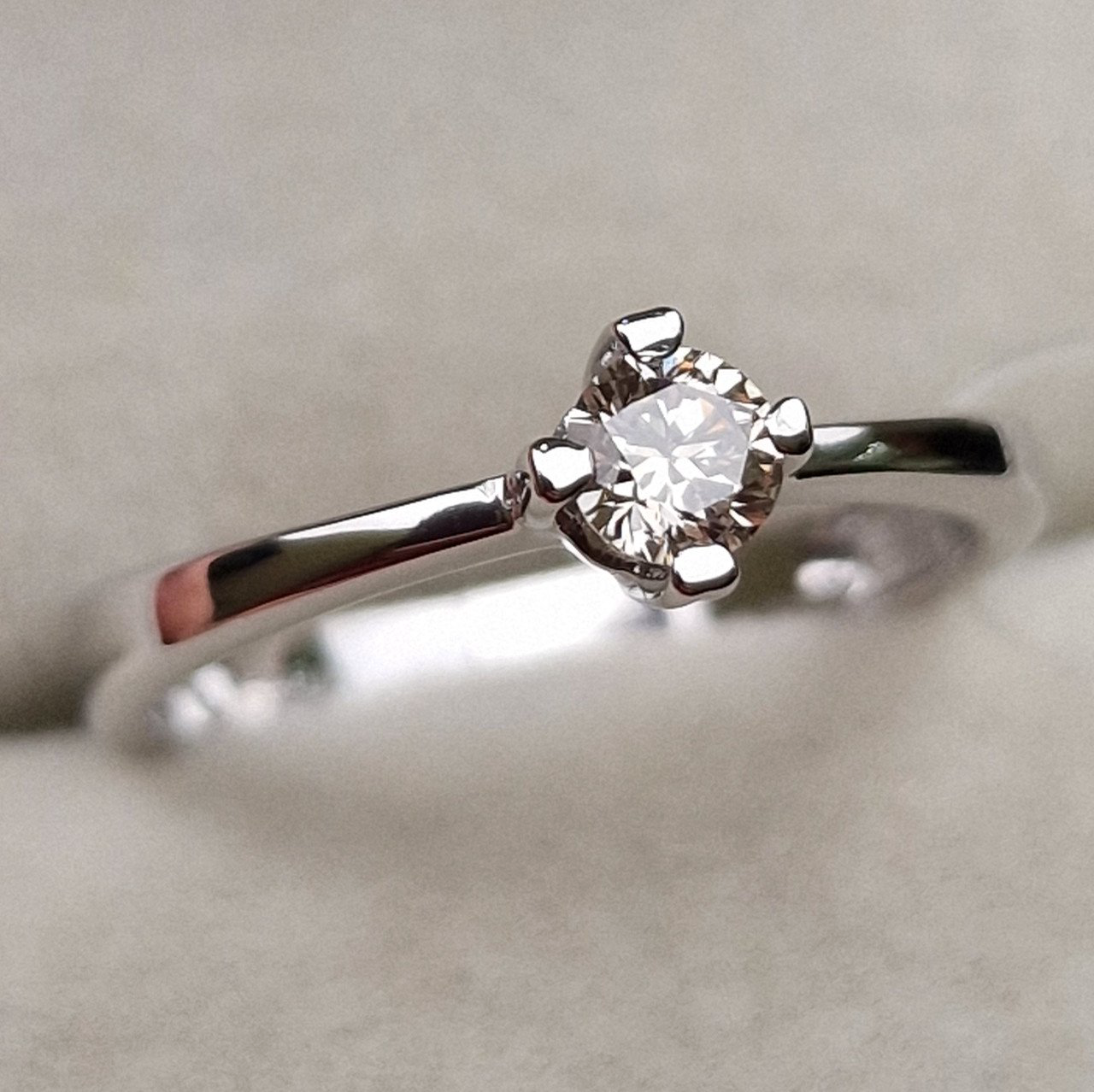 Кольцо Deimantas 98703326 17р 2,3гр 0,24ct. купить,NaN