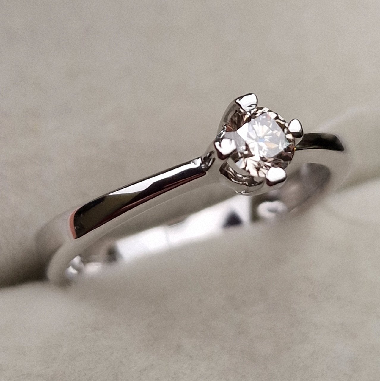 Кольцо Deimantas 98703326 17р 2,3гр 0,24ct. купить,NaN