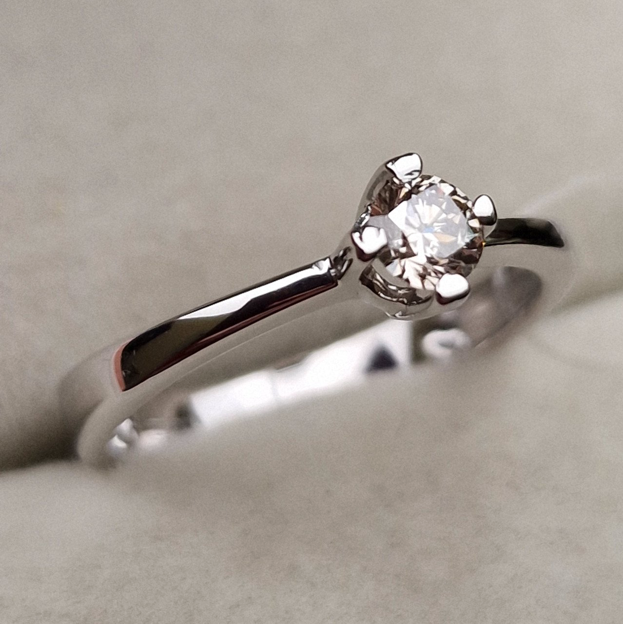 Кольцо Deimantas 98703326 17р 2,3гр 0,24ct. купить,NaN