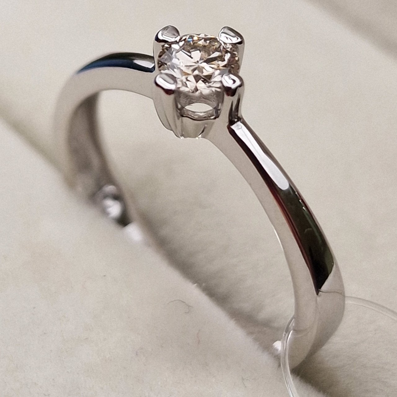 Кольцо Deimantas 98703326 17р 2,3гр 0,24ct. купить,NaN