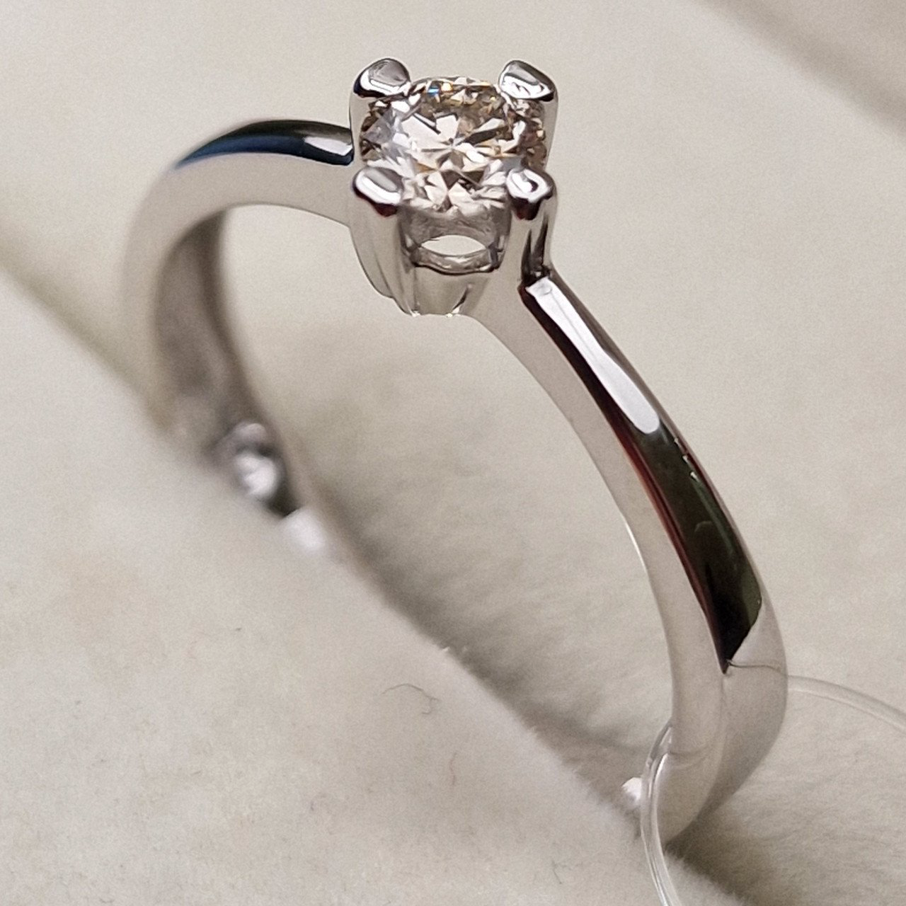 Кольцо Deimantas 98703326 17р 2,3гр 0,24ct. купить,NaN