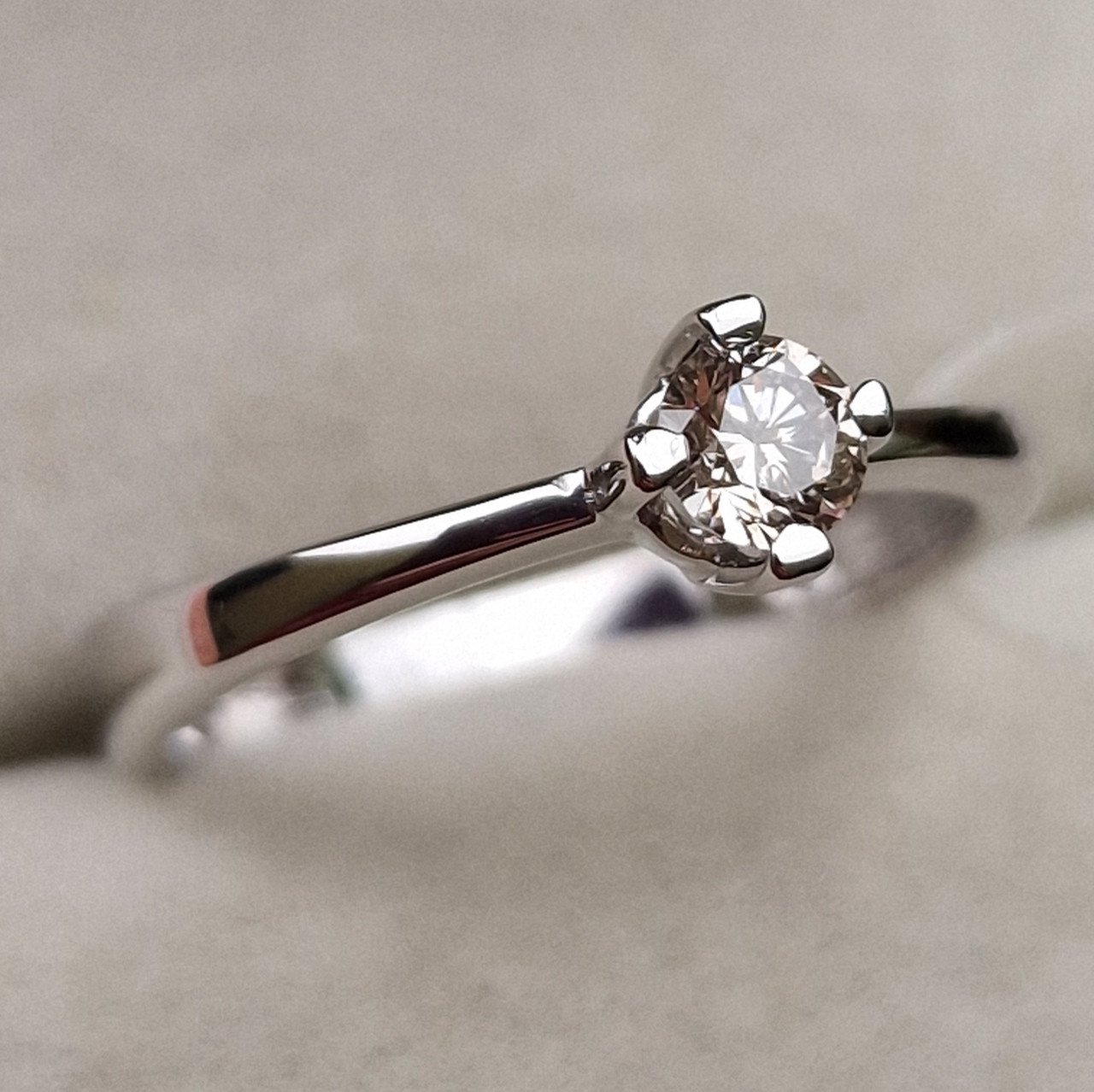 Кольцо Deimantas 98703326 17р 2,3гр 0,24ct. купить,NaN