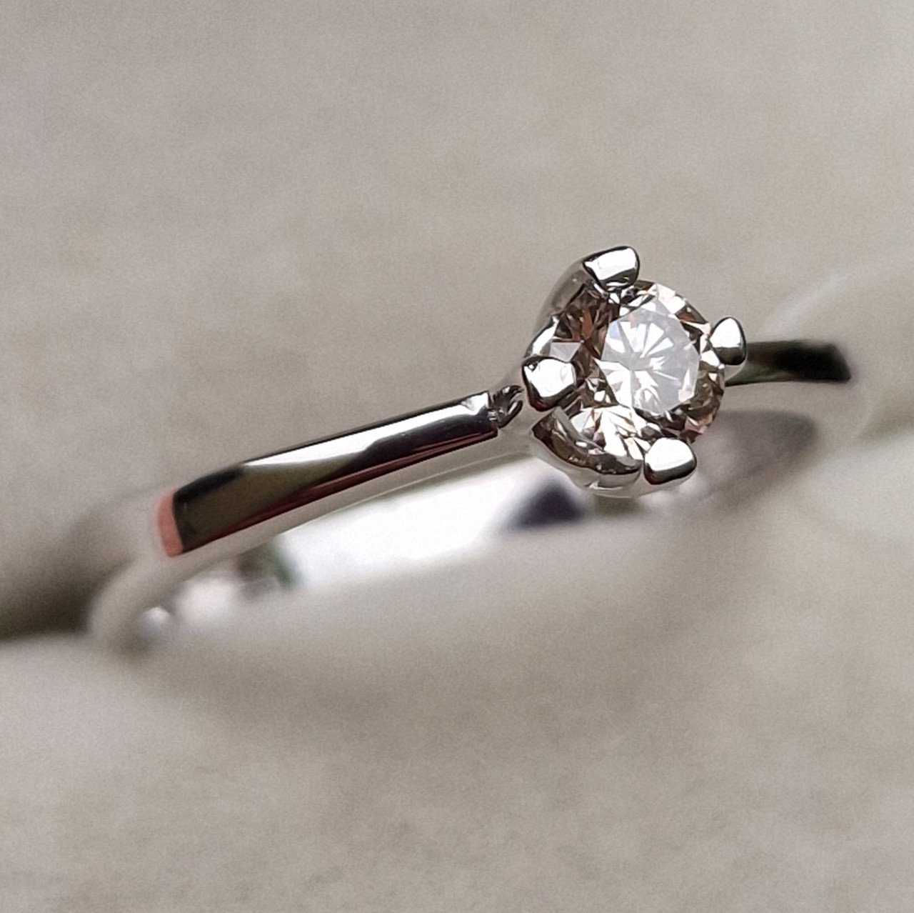 Кольцо Deimantas 98703326 17р 2,3гр 0,24ct. купить,NaN