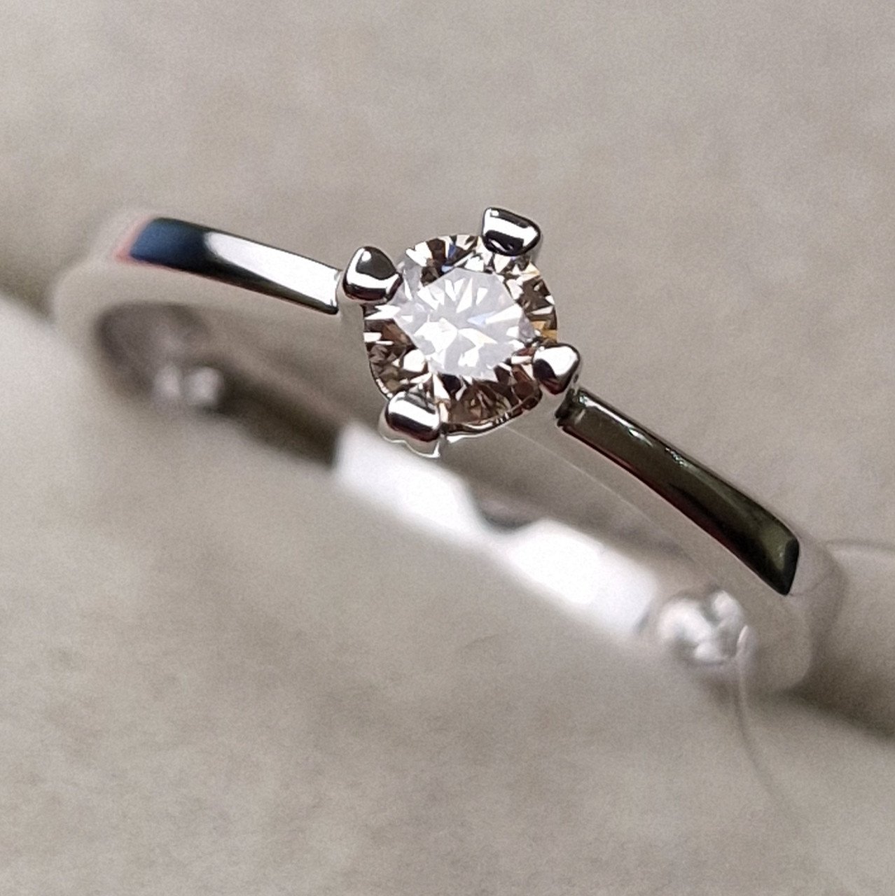 Кольцо Deimantas 98703326 17р 2,3гр 0,24ct. купить,NaN