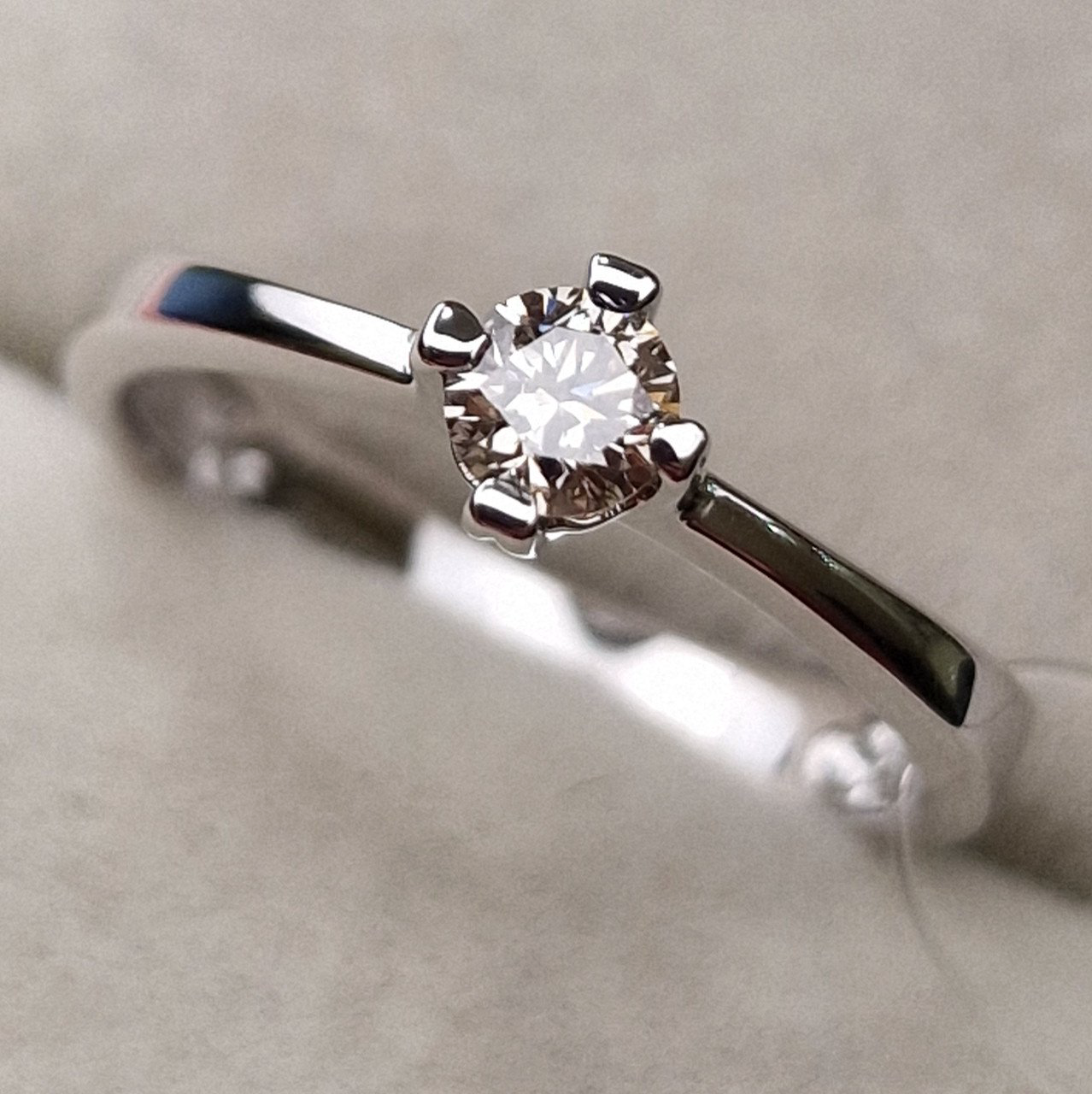 Кольцо Deimantas 98703326 17р 2,3гр 0,24ct. купить,NaN