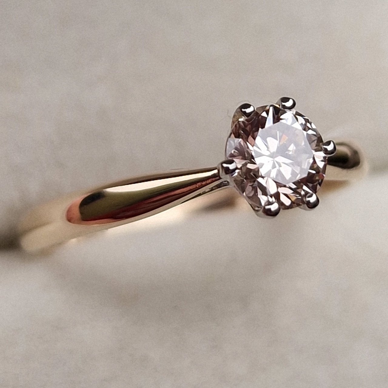 Кольцо Deimantas 98703330 17р 1,63гр 0,54ct. купить,NaN