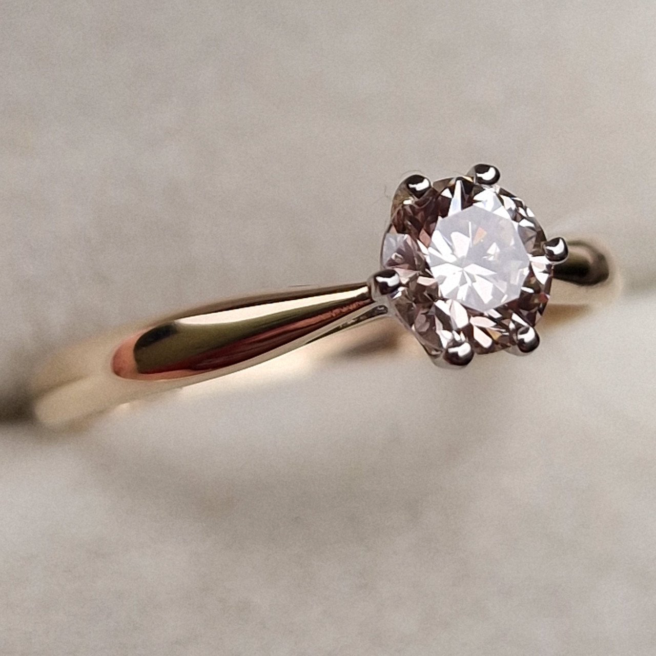 Кольцо Deimantas 98703330 17р 1,63гр 0,54ct. купить,NaN
