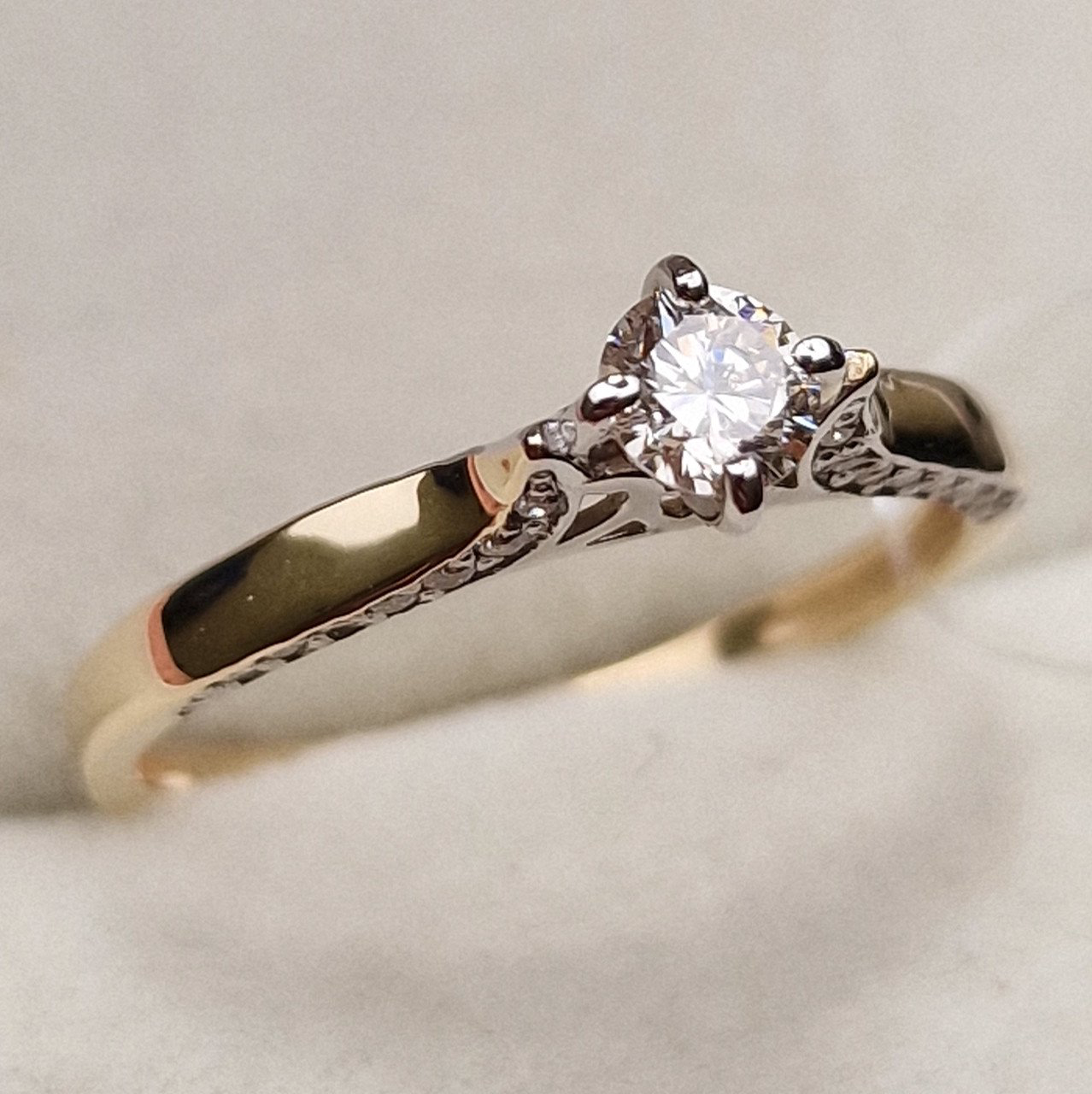 Кольцо Deimantas 98703328 17р 1,55гр 0,38ct. купить,NaN