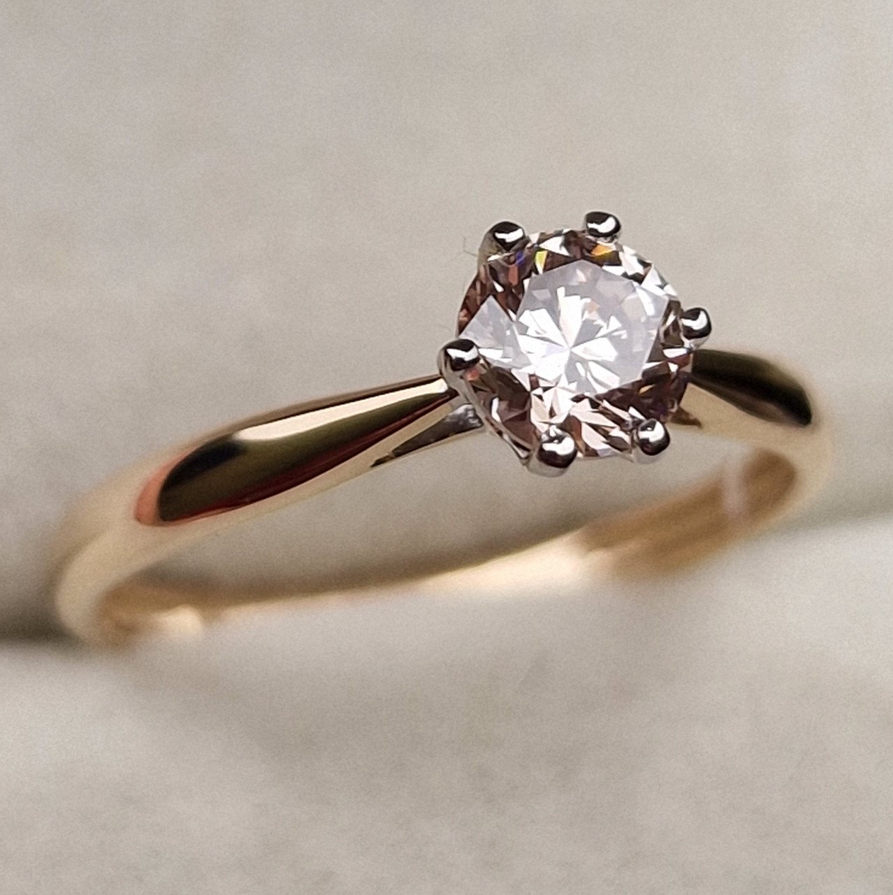 Кольцо Deimantas 98703330 17р 1,63гр 0,54ct. купить,NaN
