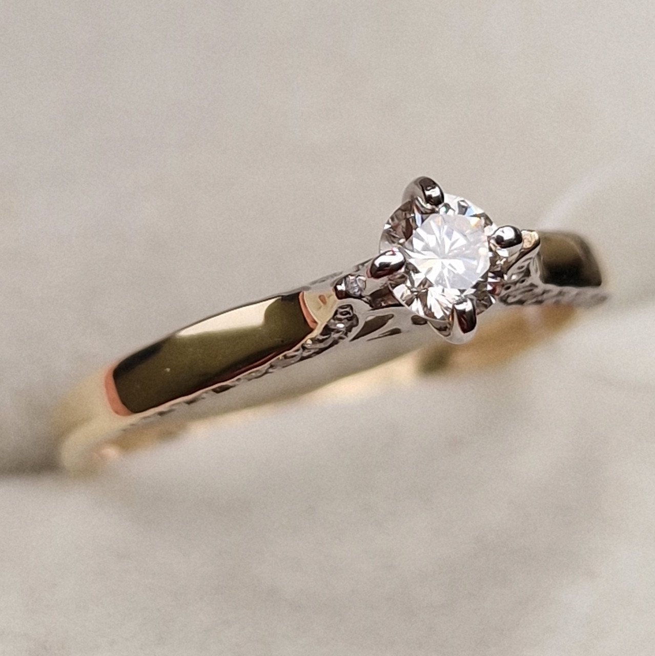 Кольцо Deimantas 98703328 17р 1,55гр 0,38ct. купить,NaN
