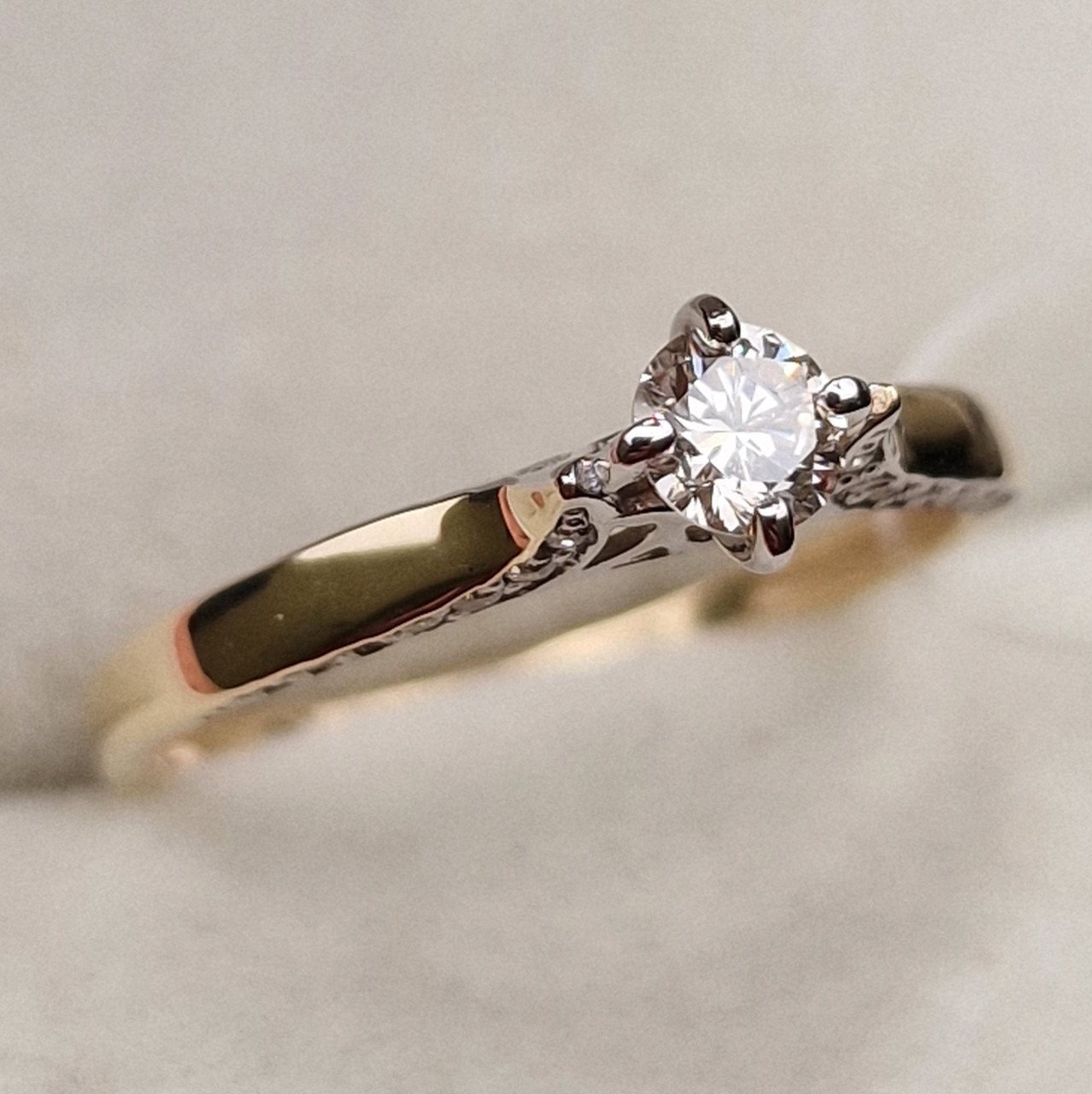Кольцо Deimantas 98703328 17р 1,55гр 0,38ct. купить,NaN