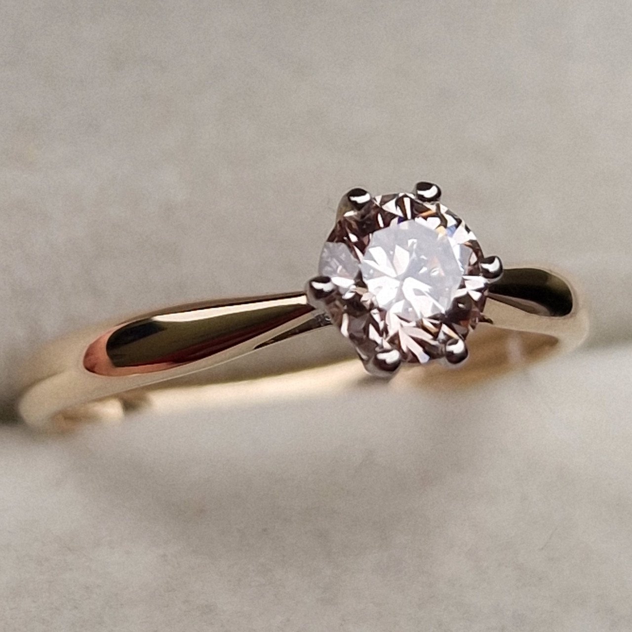Кольцо Deimantas 98703330 17р 1,63гр 0,54ct. купить,NaN