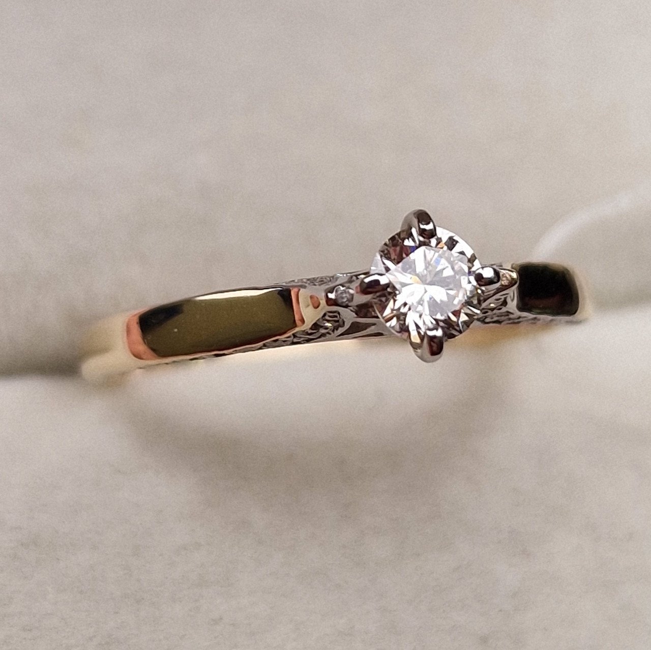 Кольцо Deimantas 98703328 17р 1,55гр 0,38ct. купить,NaN