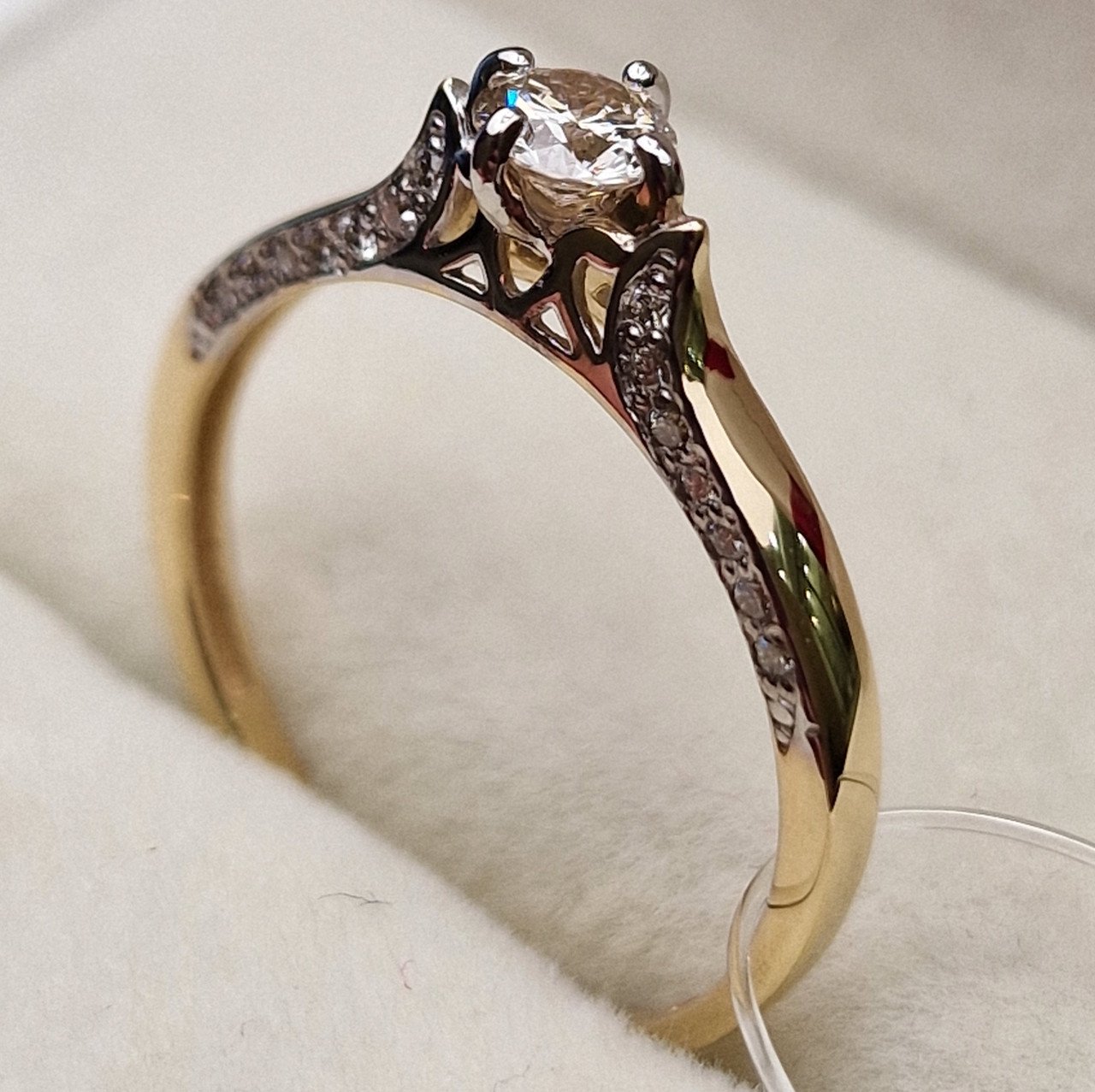 Кольцо Deimantas 98703328 17р 1,55гр 0,38ct. купить,NaN
