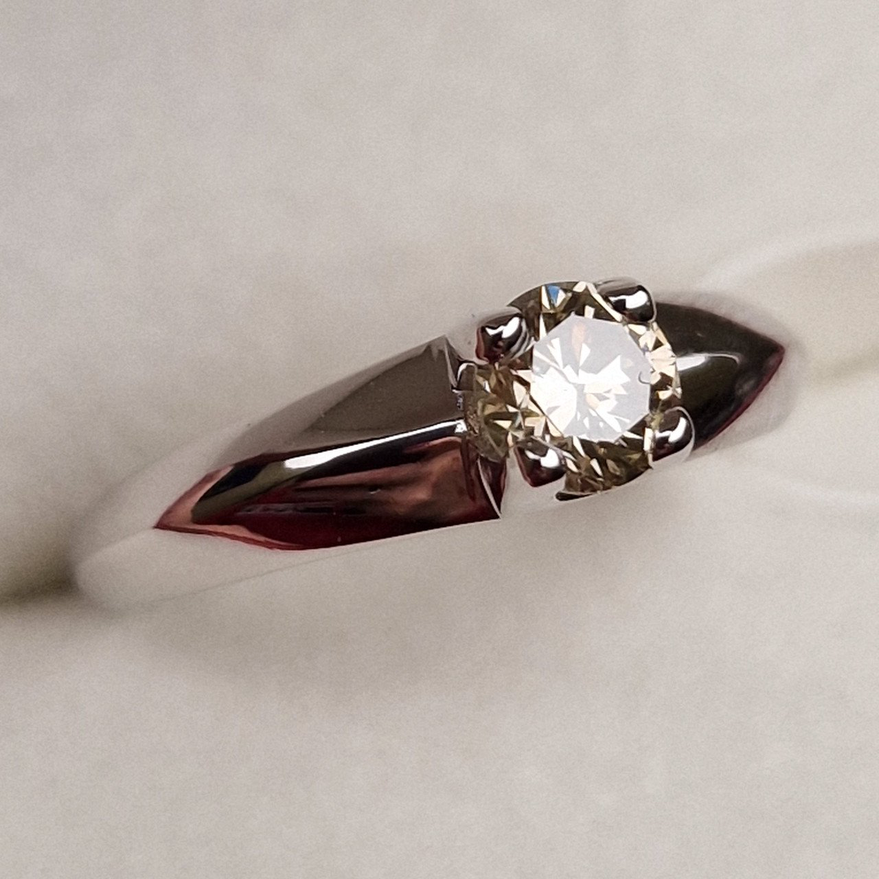 Кольцо Deimantas 98703349 16,5р 1,78гр 0,51ct. купить,NaN