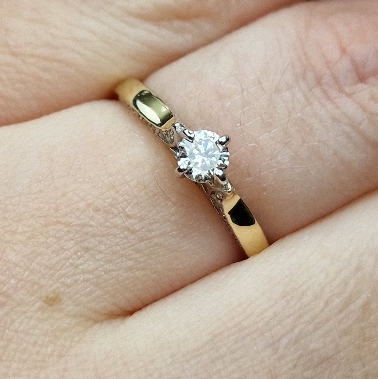 Кольцо Deimantas 98703328 17р 1,55гр 0,38ct. купить,NaN