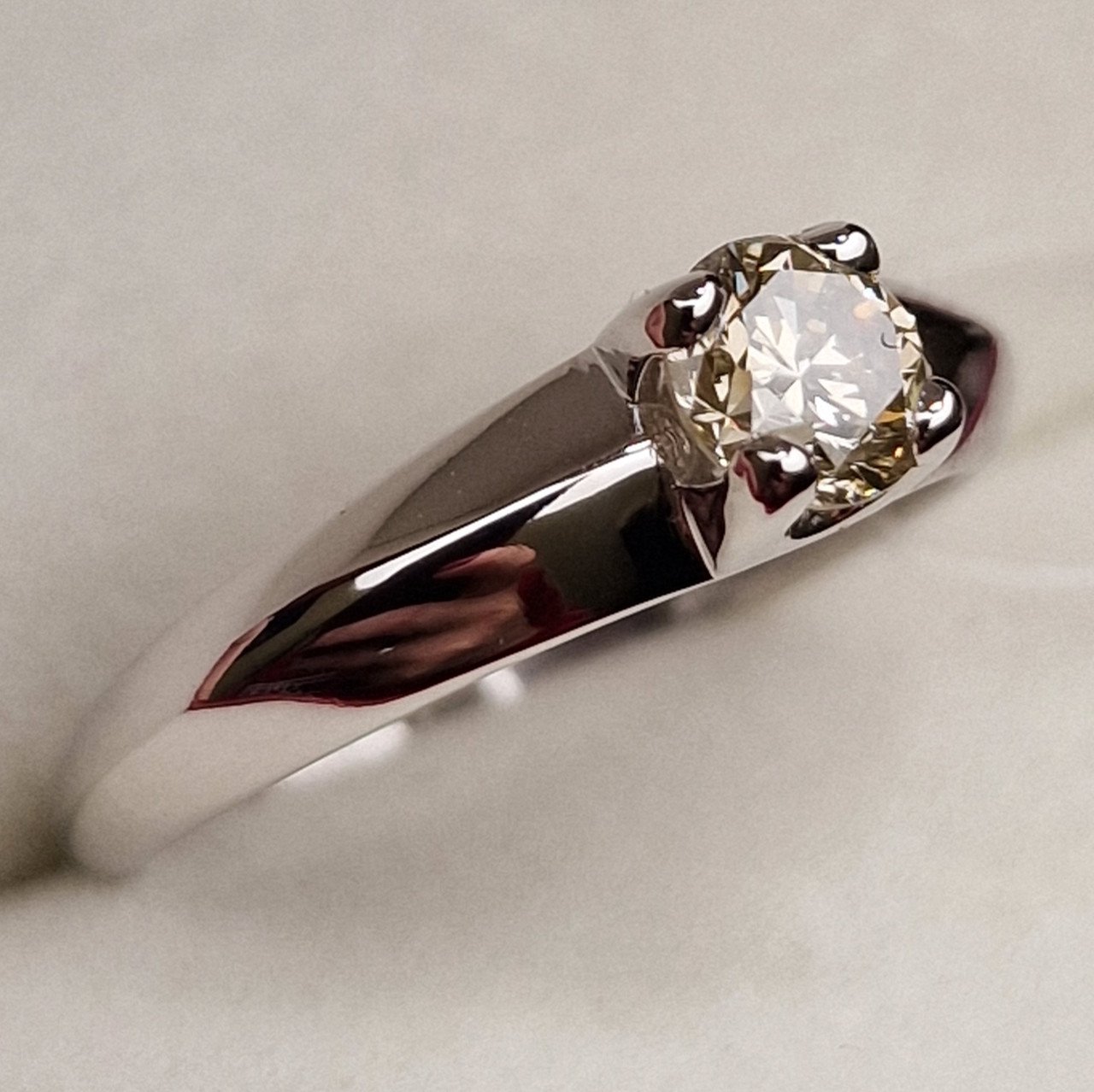 Кольцо Deimantas 98703349 16,5р 1,78гр 0,51ct. купить,NaN