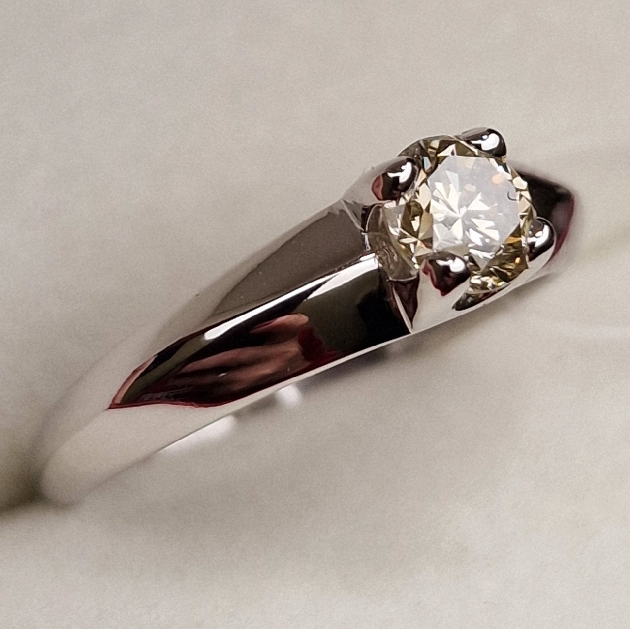 Кольцо Deimantas 98703349 16,5р 1,78гр 0,51ct. купить,NaN