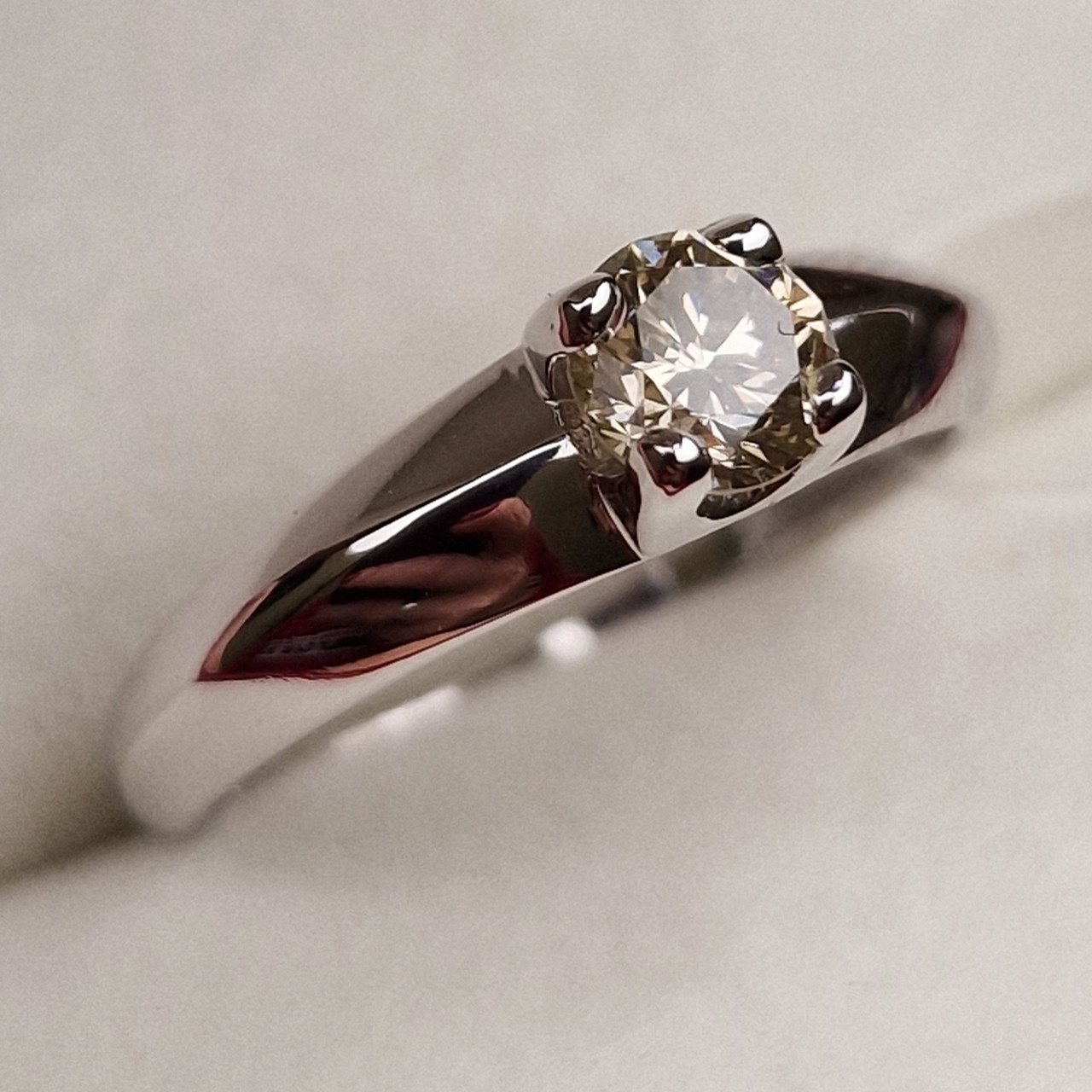 Кольцо Deimantas 98703349 16,5р 1,78гр 0,51ct. купить,NaN