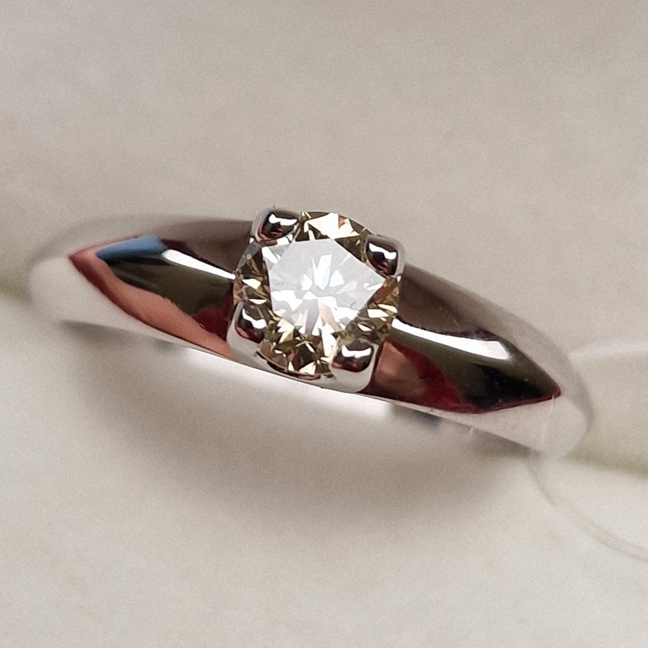 Кольцо Deimantas 98703349 16,5р 1,78гр 0,51ct. купить,NaN