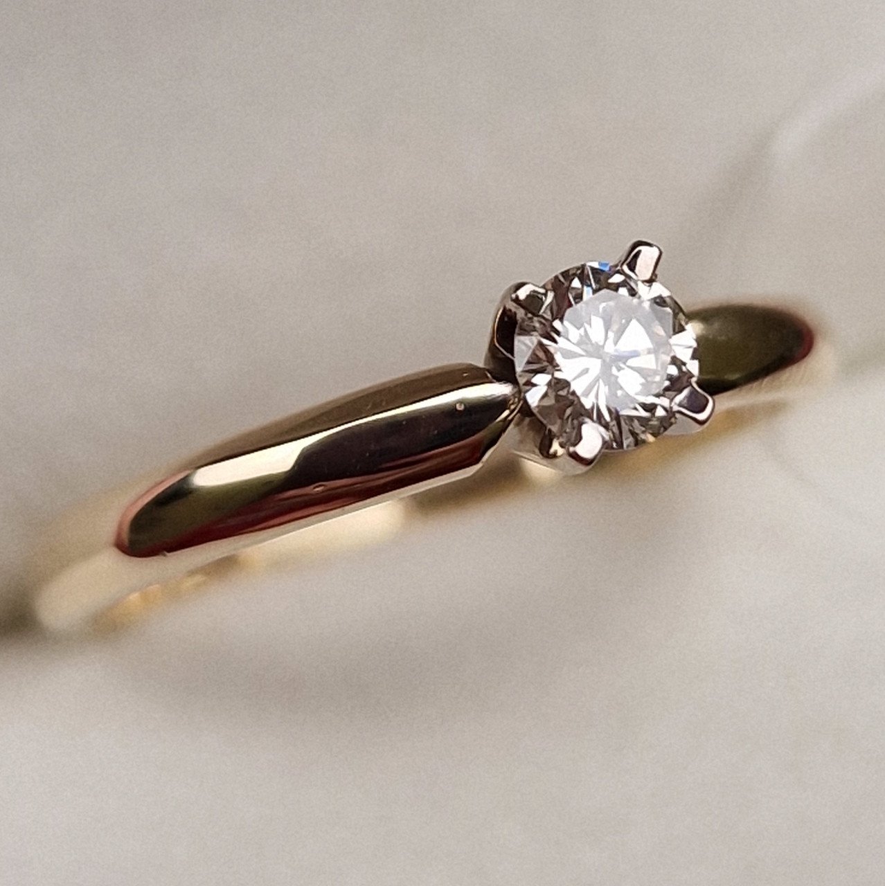 Кольцо Deimantas 98703364 17р 2,17гр 0,26ct. купить,NaN