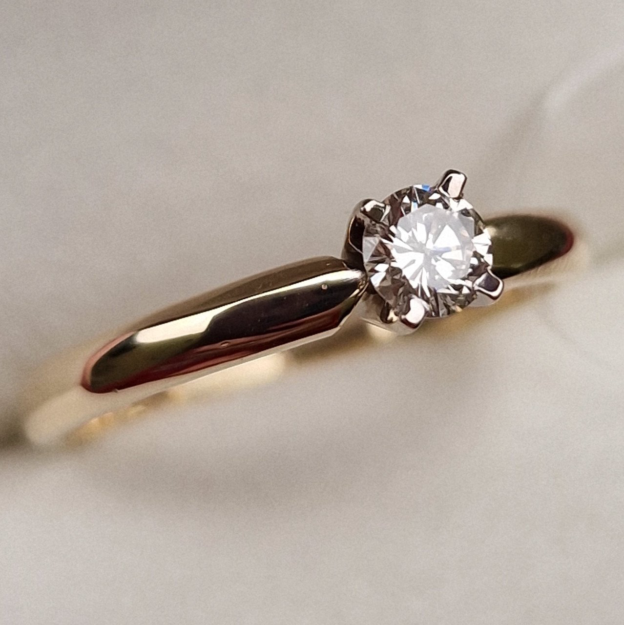Кольцо Deimantas 98703364 17р 2,17гр 0,26ct. купить,NaN