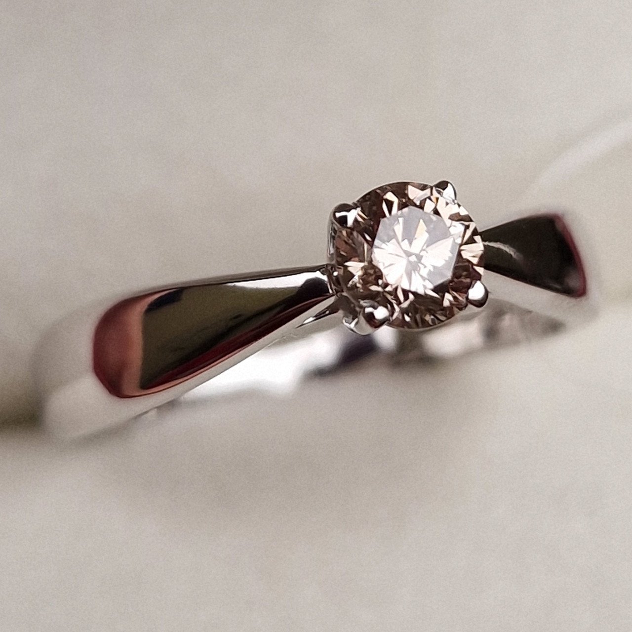 Кольцо Deimantas 98703362 16,5р 3,26гр 0,38ct. купить,NaN