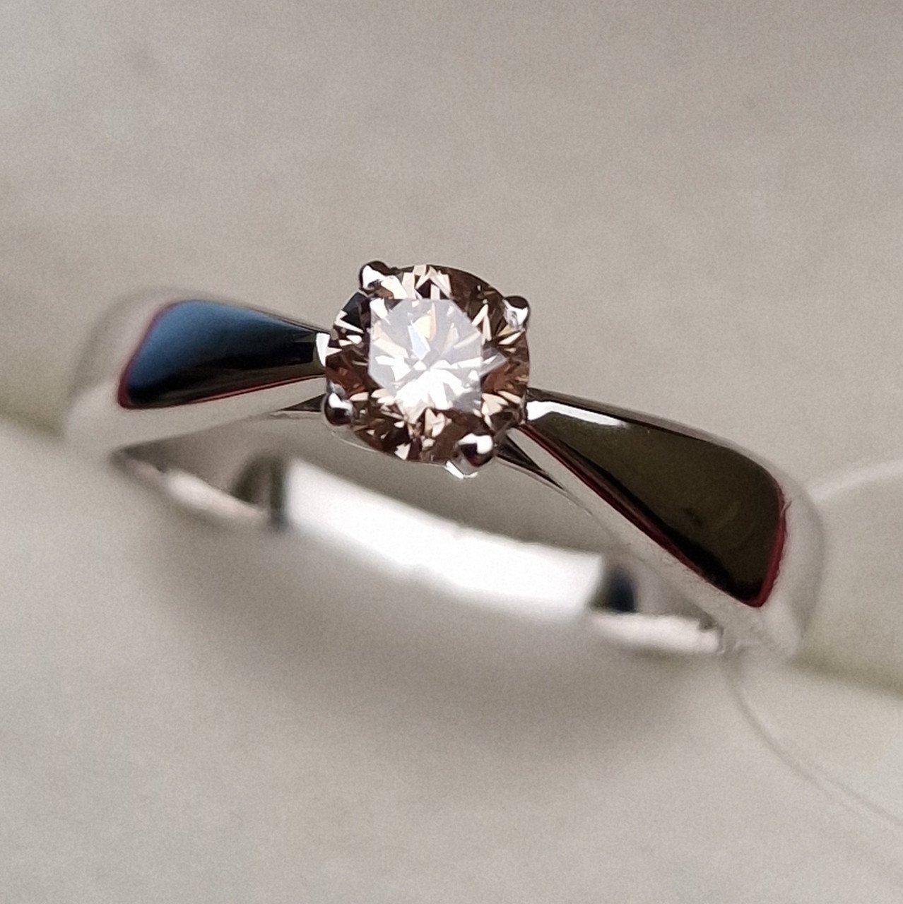 Кольцо Deimantas 98703362 16,5р 3,26гр 0,38ct. купить,NaN