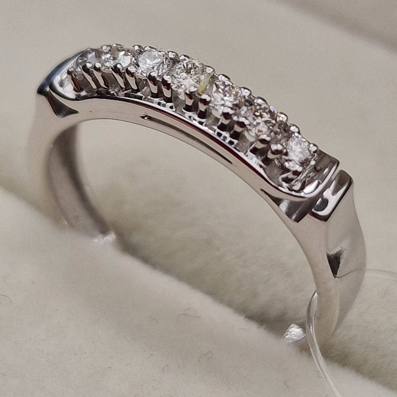 Кольца Deimantas 98703361 16,5р 2,45гр 0,21ct. купить,NaN