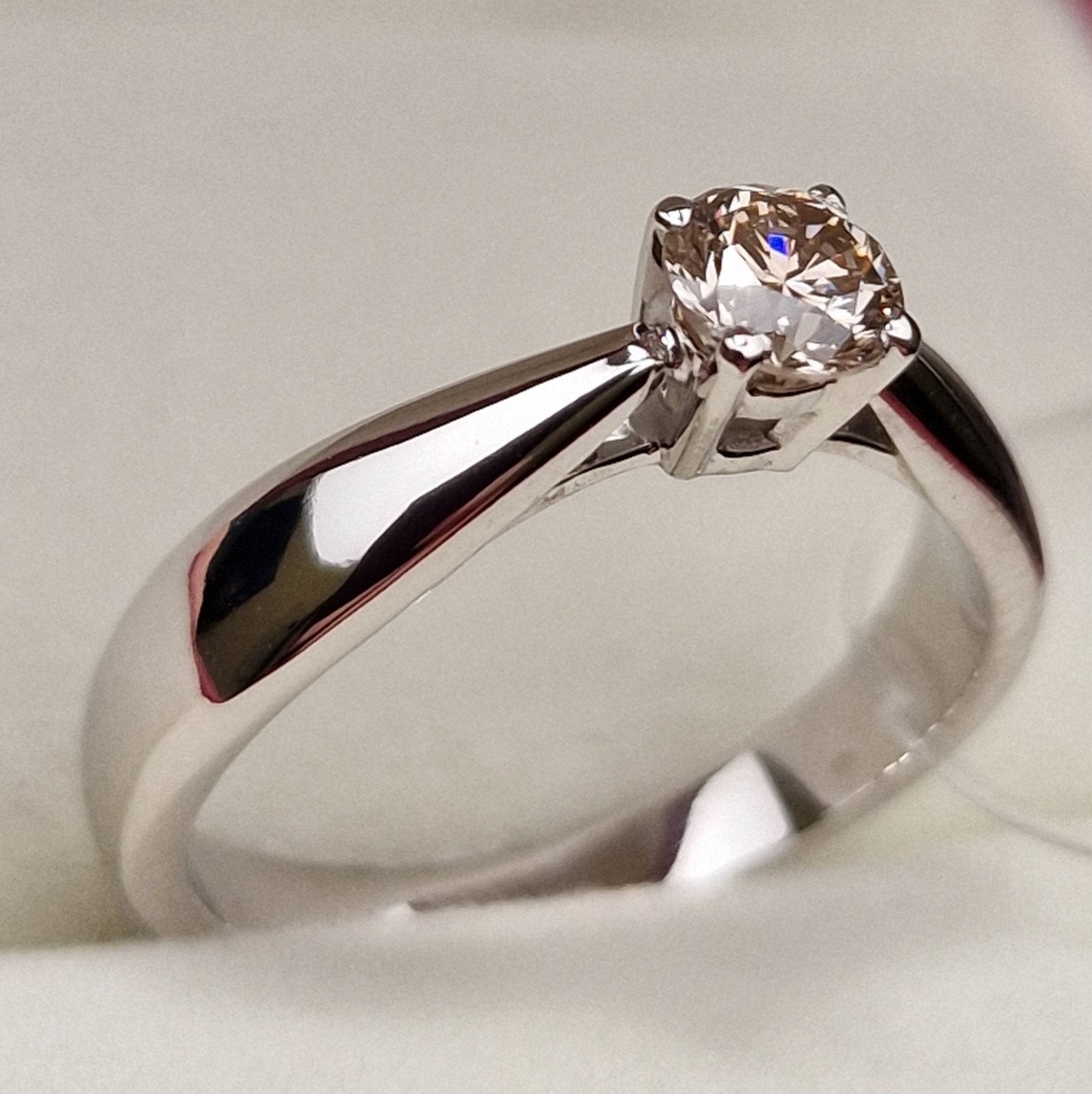 Кольцо Deimantas 98703362 16,5р 3,26гр 0,38ct. купить,NaN