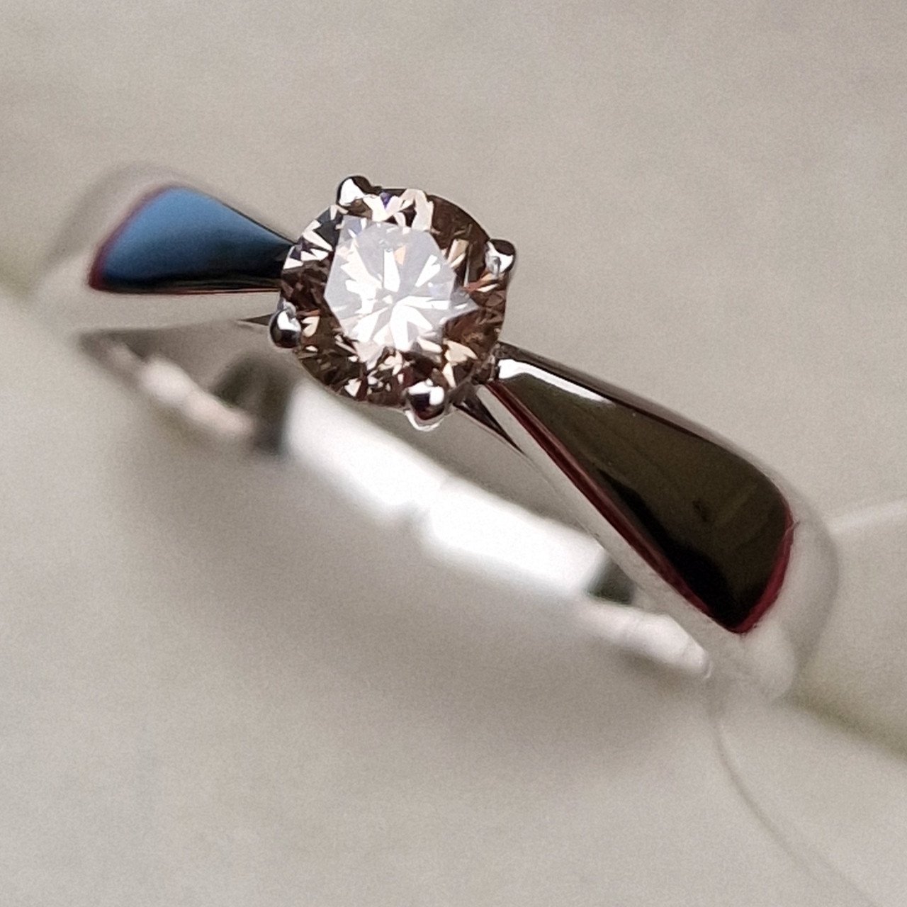 Кольцо Deimantas 98703362 16,5р 3,26гр 0,38ct. купить,NaN