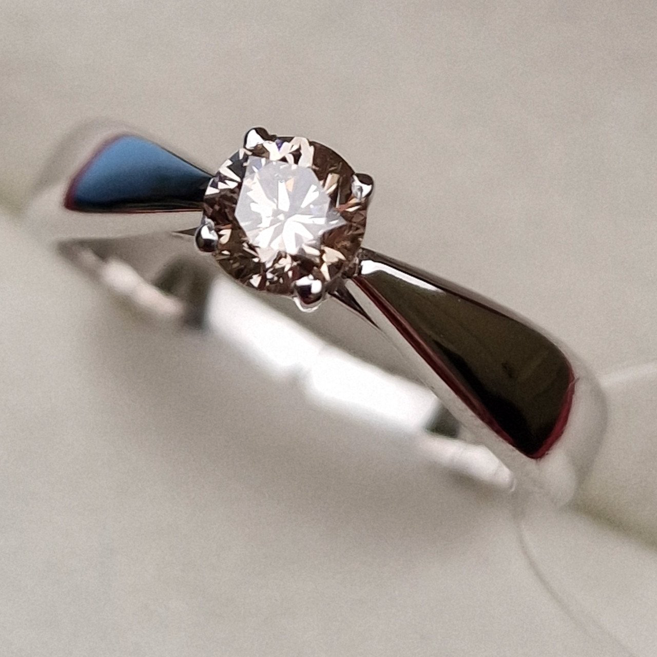 Кольцо Deimantas 98703362 16,5р 3,26гр 0,38ct. купить,NaN