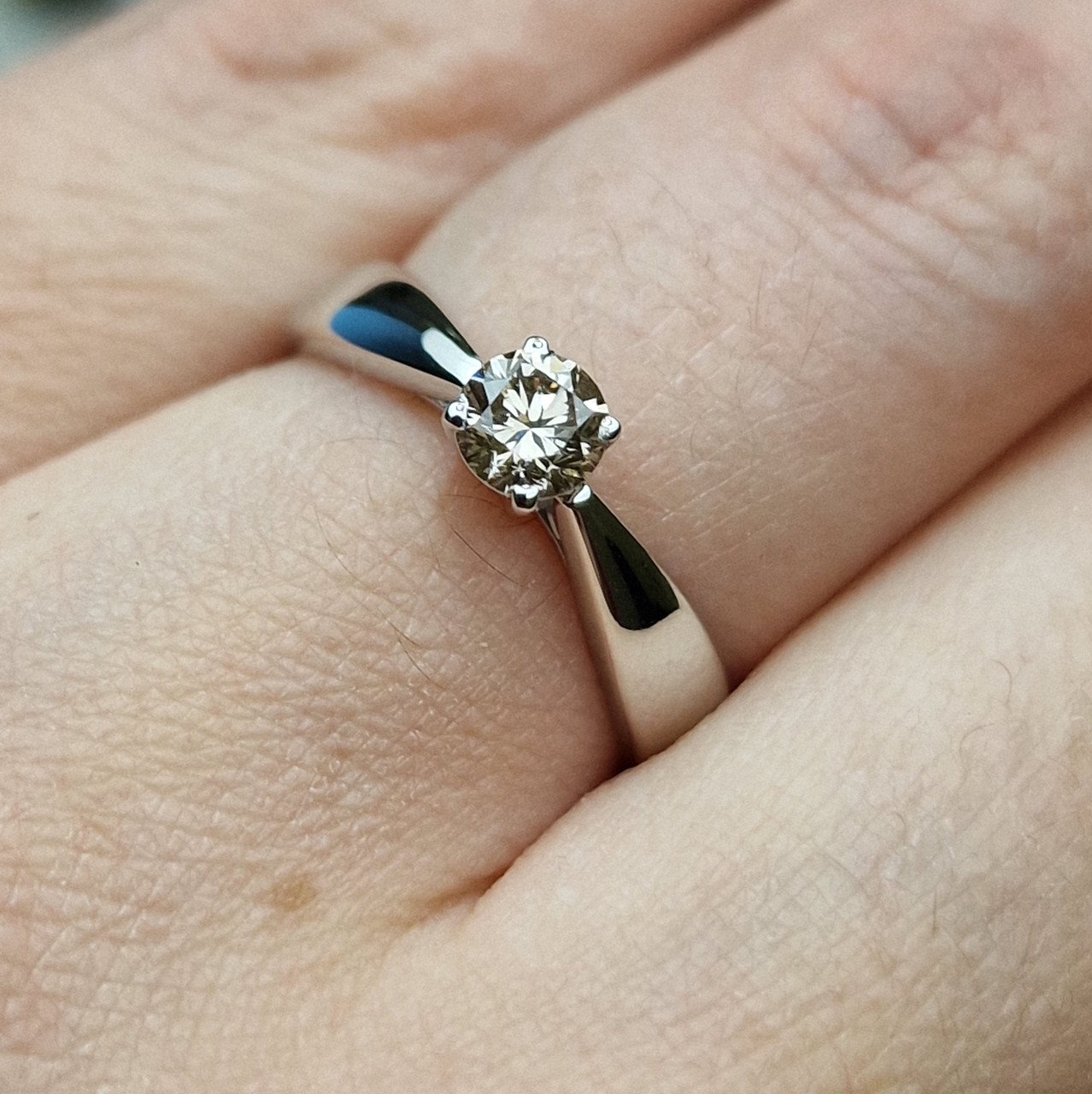 Кольцо Deimantas 98703362 16,5р 3,26гр 0,38ct. купить,NaN