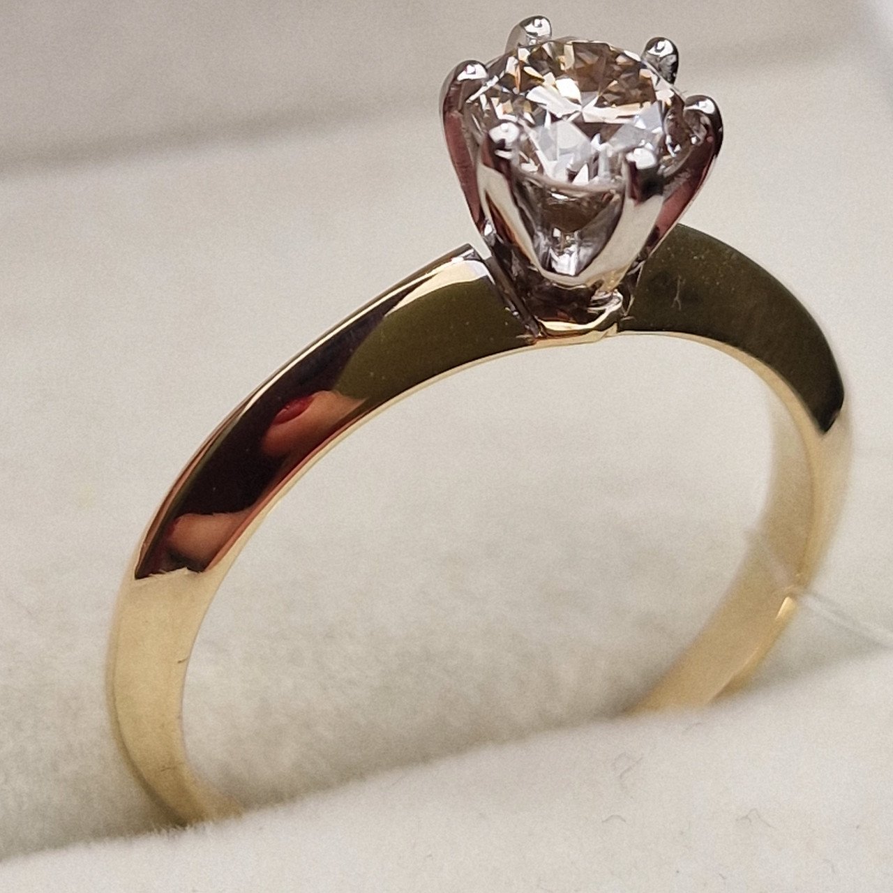 Кольцо Deimantas 98703366 17,5р 2,152гр 0,62ct. купить,NaN