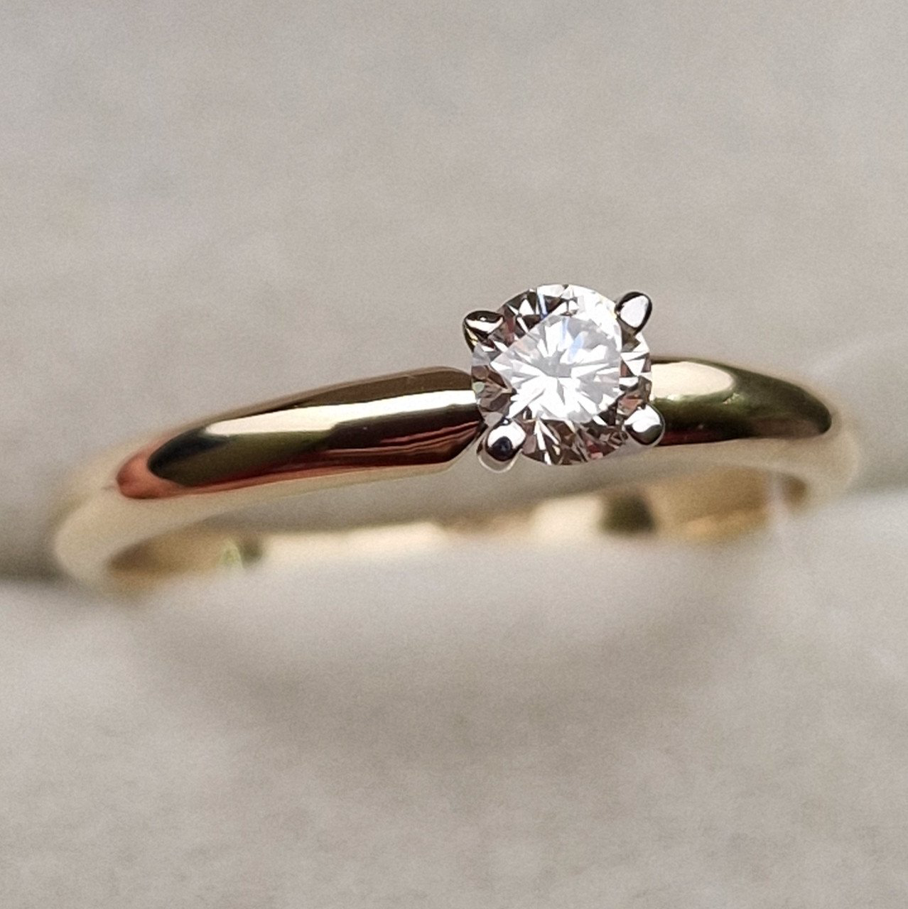 Кольцо Deimantas 98703369 17р 2,09гр 0,23ct. купить,NaN