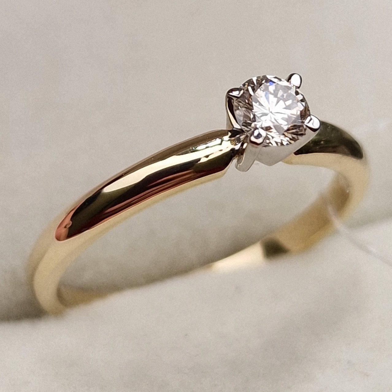 Кольцо Deimantas 98703369 17р 2,09гр 0,23ct. купить,NaN