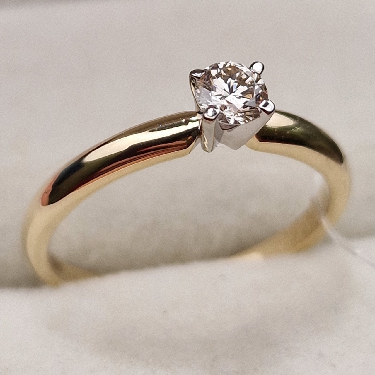Кольцо Deimantas 98703369 17р 2,09гр 0,23ct. купить,NaN