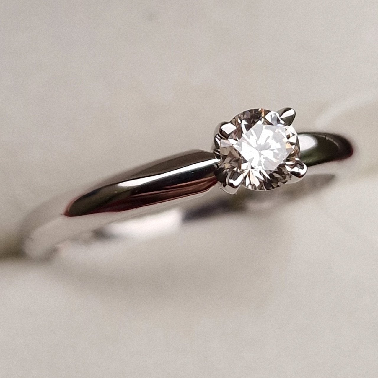 Кольцо Deimantas 98703374 16,5р 2,27гр 0,31ct. купить,NaN