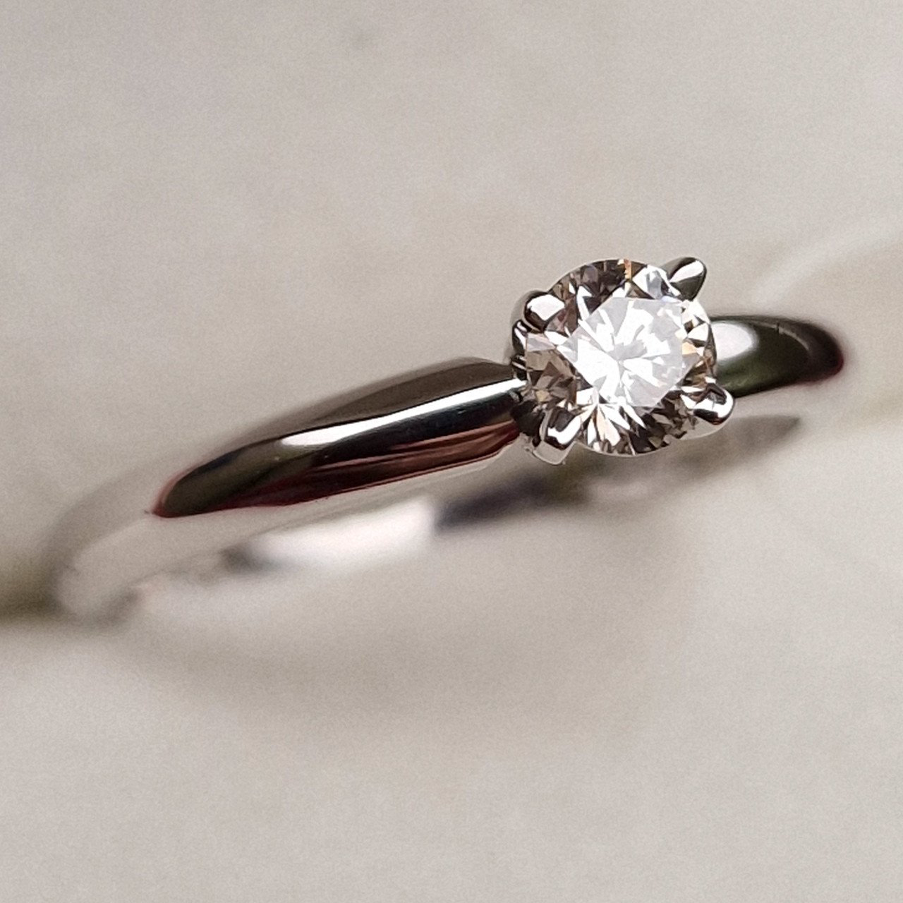 Кольцо Deimantas 98703374 16,5р 2,27гр 0,31ct. купить,NaN
