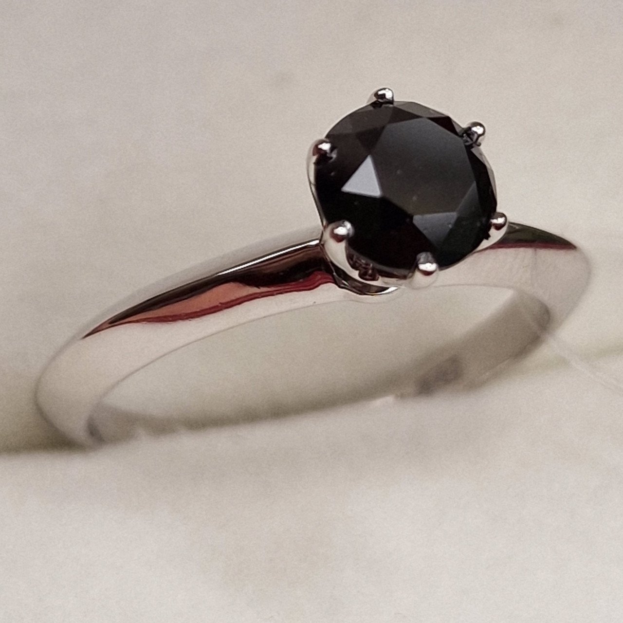 Кольцо Deimantas 98703375 17р 2,66гр 1,02ct. купить,NaN