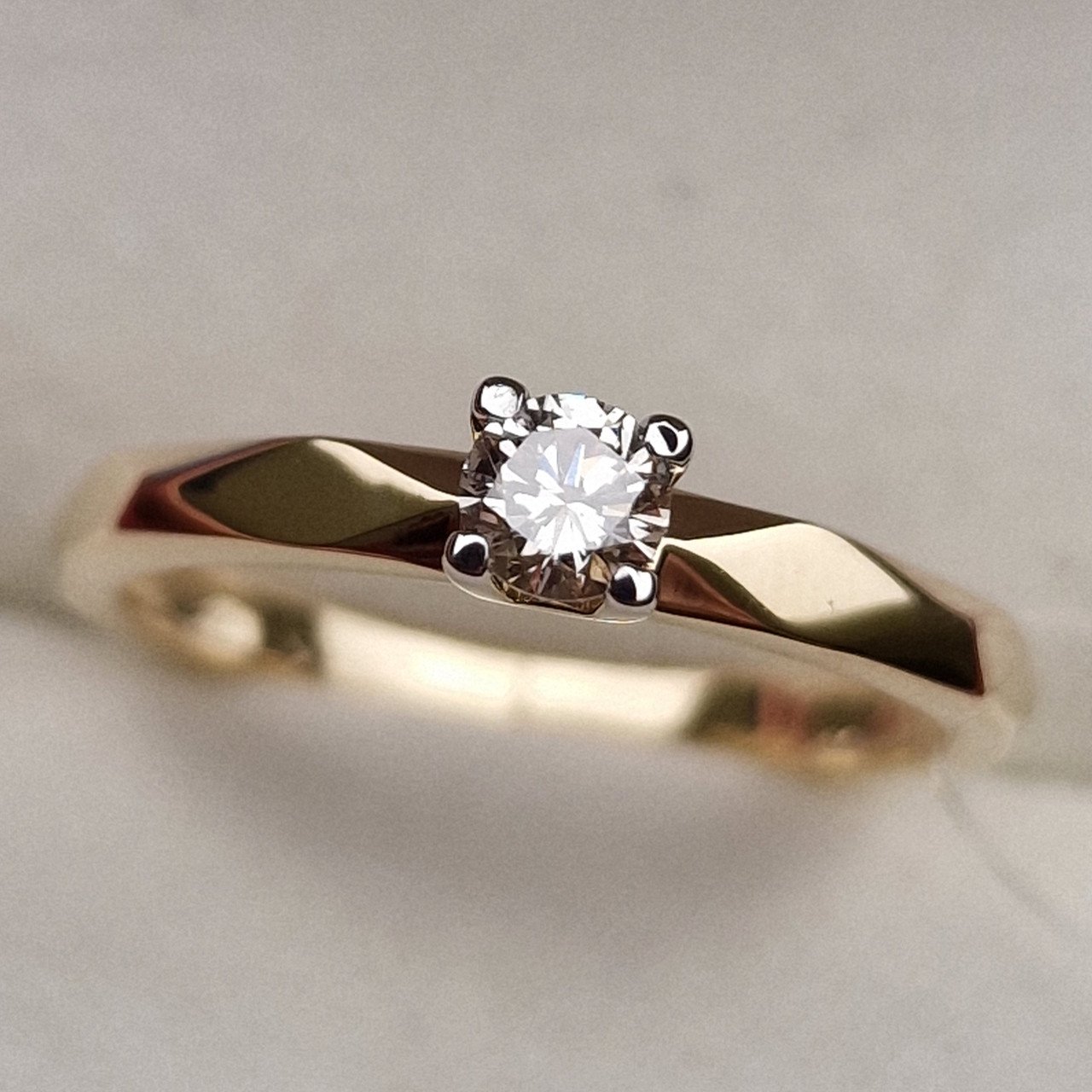 Кольцо Deimantas 98703378 18р 2,57гр 0,25ct. купить,NaN