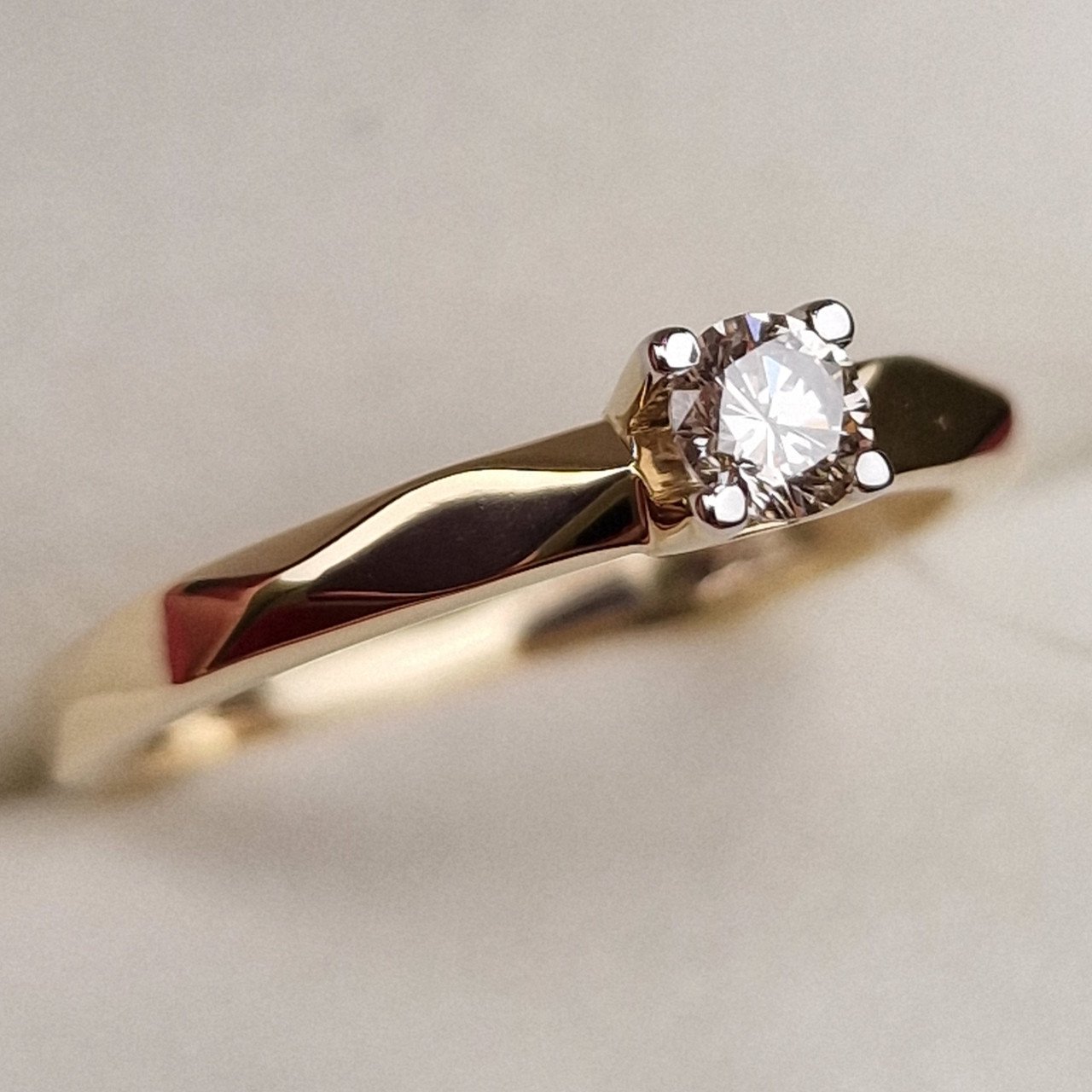 Кольцо Deimantas 98703378 18р 2,57гр 0,25ct. купить,NaN