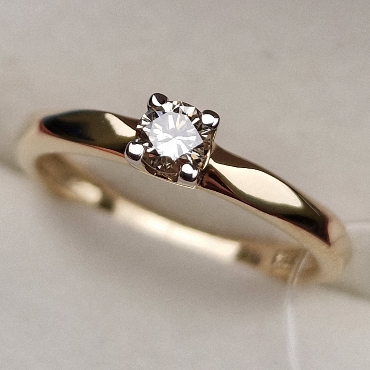 Кольцо Deimantas 98703377 17,5р 2,41гр 0,23ct. купить,NaN