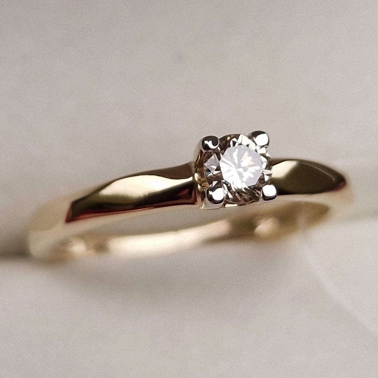 Кольцо Deimantas 98703377 17,5р 2,41гр 0,23ct. купить,NaN