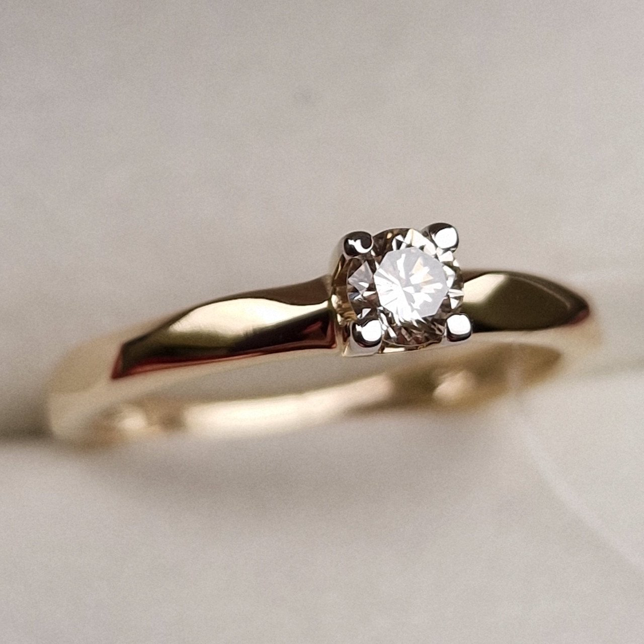 Кольцо Deimantas 98703377 17,5р 2,41гр 0,23ct. купить,NaN