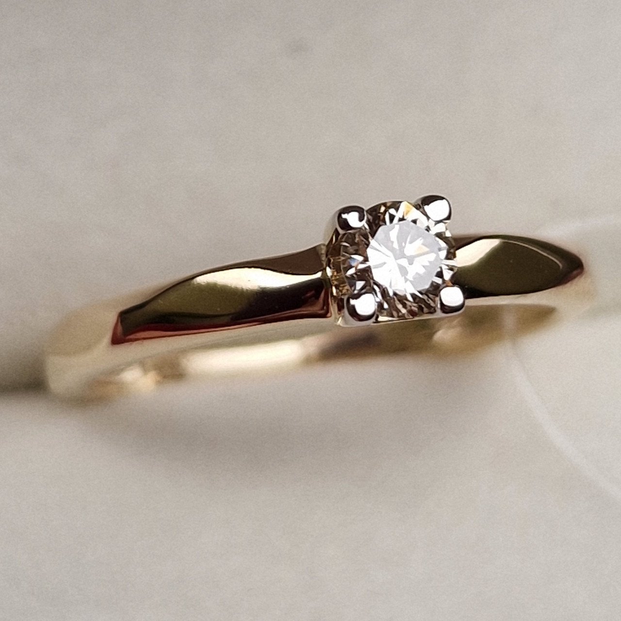 Кольцо Deimantas 98703377 17,5р 2,41гр 0,23ct. купить,NaN