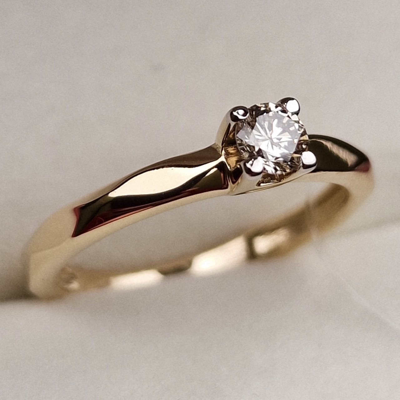 Кольцо Deimantas 98703377 17,5р 2,41гр 0,23ct. купить,NaN