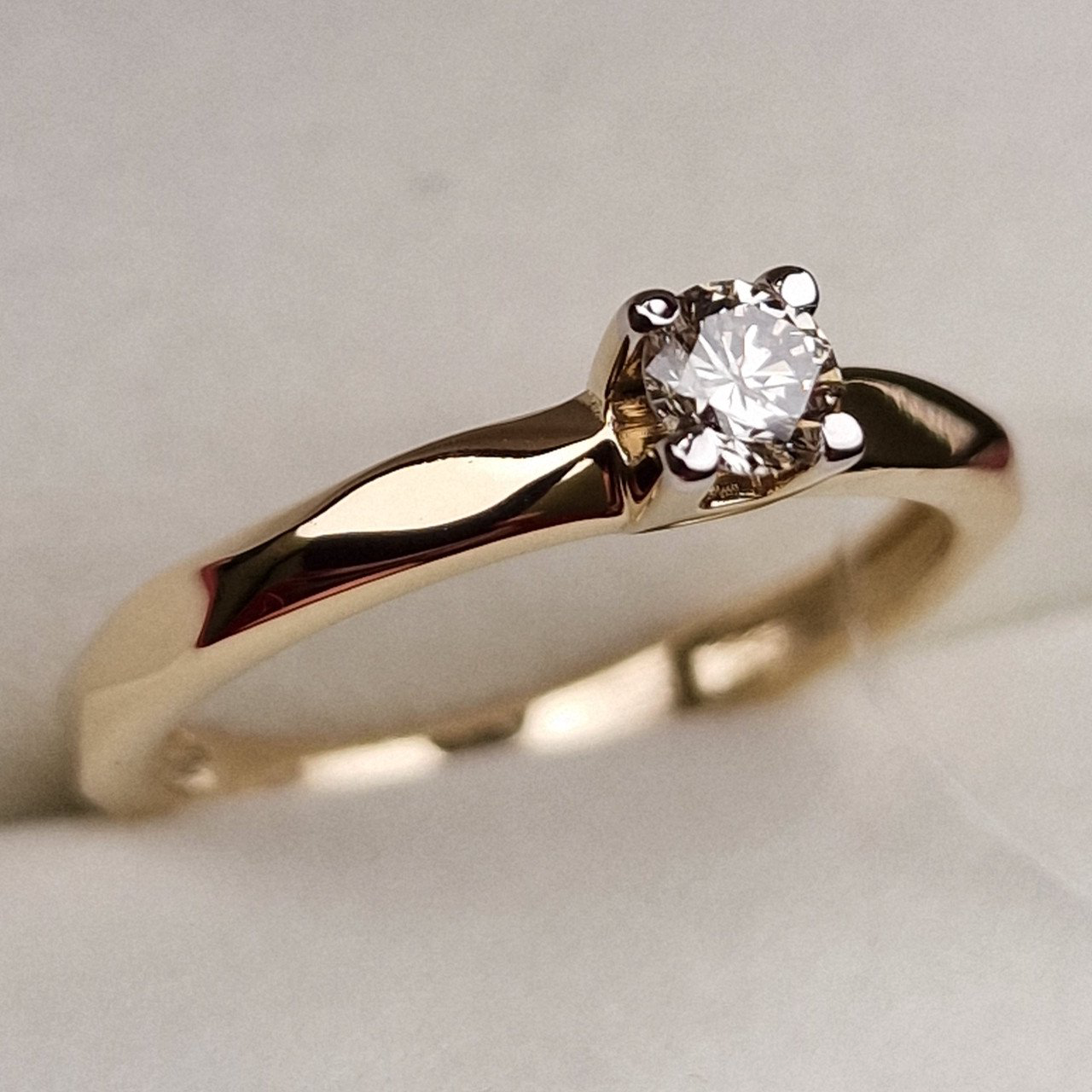 Кольцо Deimantas 98703377 17,5р 2,41гр 0,23ct. купить,NaN