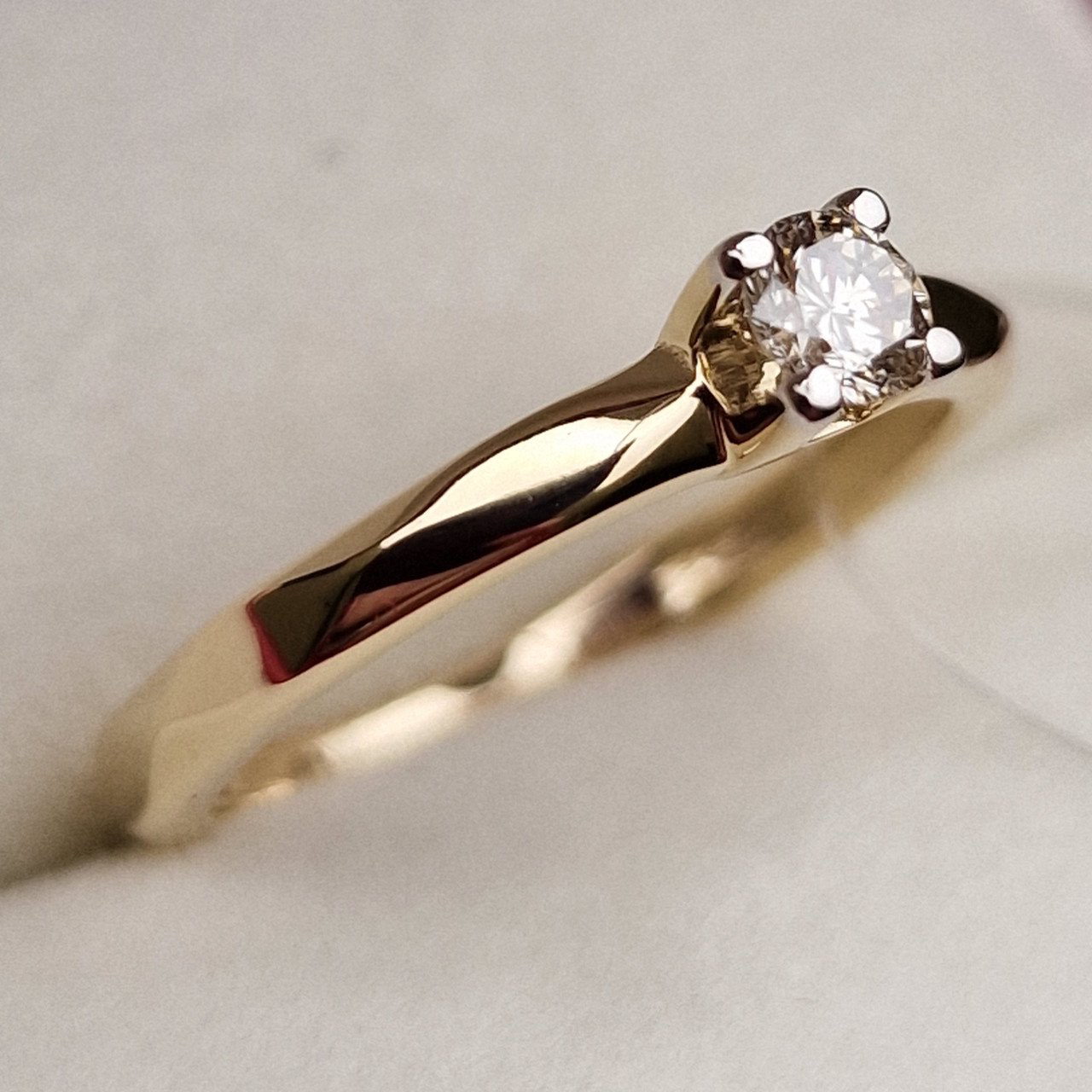 Кольцо Deimantas 98703377 17,5р 2,41гр 0,23ct. купить,NaN