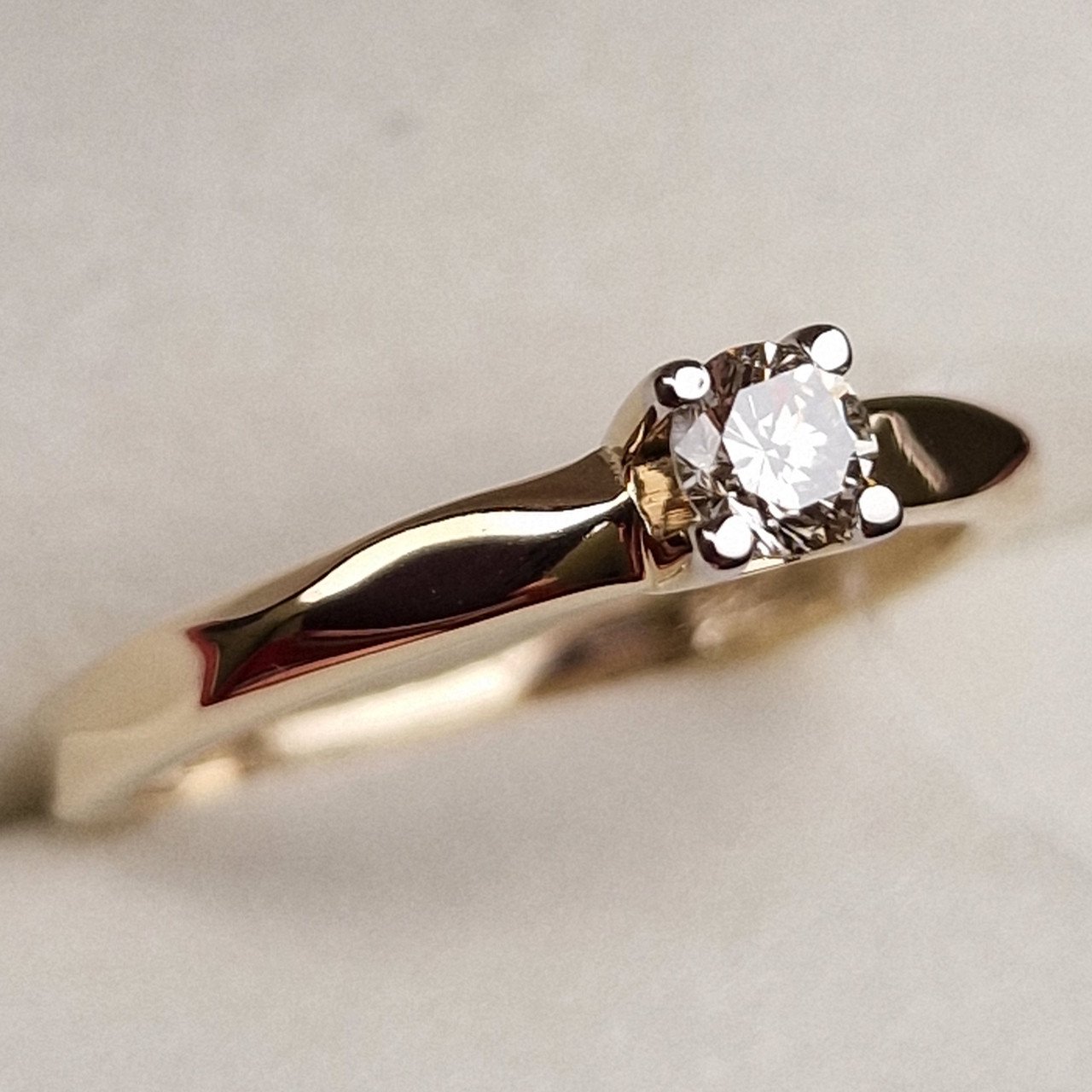 Кольцо Deimantas 98703377 17,5р 2,41гр 0,23ct. купить,NaN
